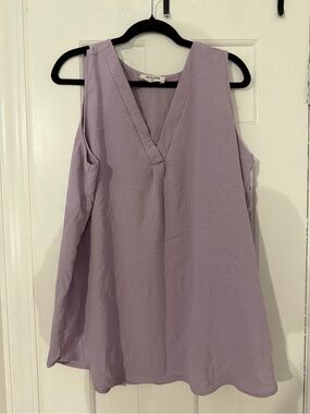 Zenana Outfitters Lavender V-Neck Sleeveless Tunic Tank